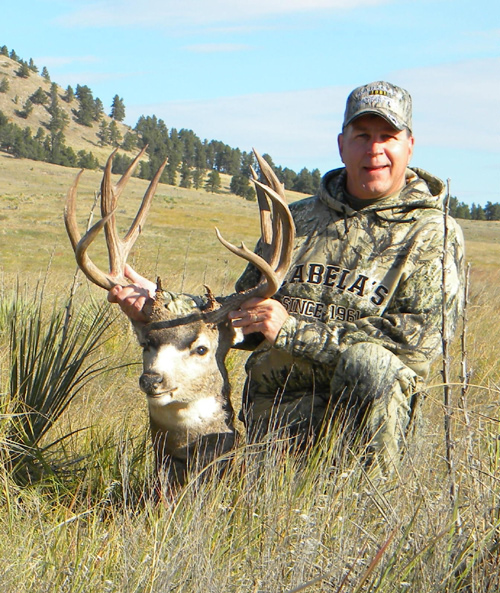 Trophy Buck Shared with a Cougar - MonsterMuleys.com